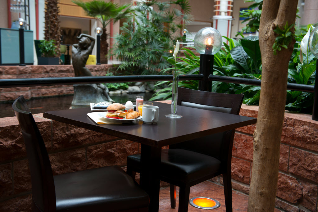 Copyright: Niklas Hagelbeck Infra-Upplands-vasby-Restaurant-Breakfast.jpg